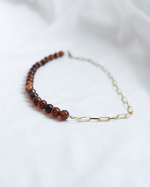 Collier Eye of Tiger – perles œil de tigre et chaîne dorée en acier inoxydable porté au cou