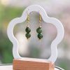 Boucles d’oreilles pendantes Jade – Perles vertes et acier inoxydable doré
