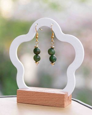 Boucles d’oreilles pendantes Jade – Perles vertes et acier inoxydable doré